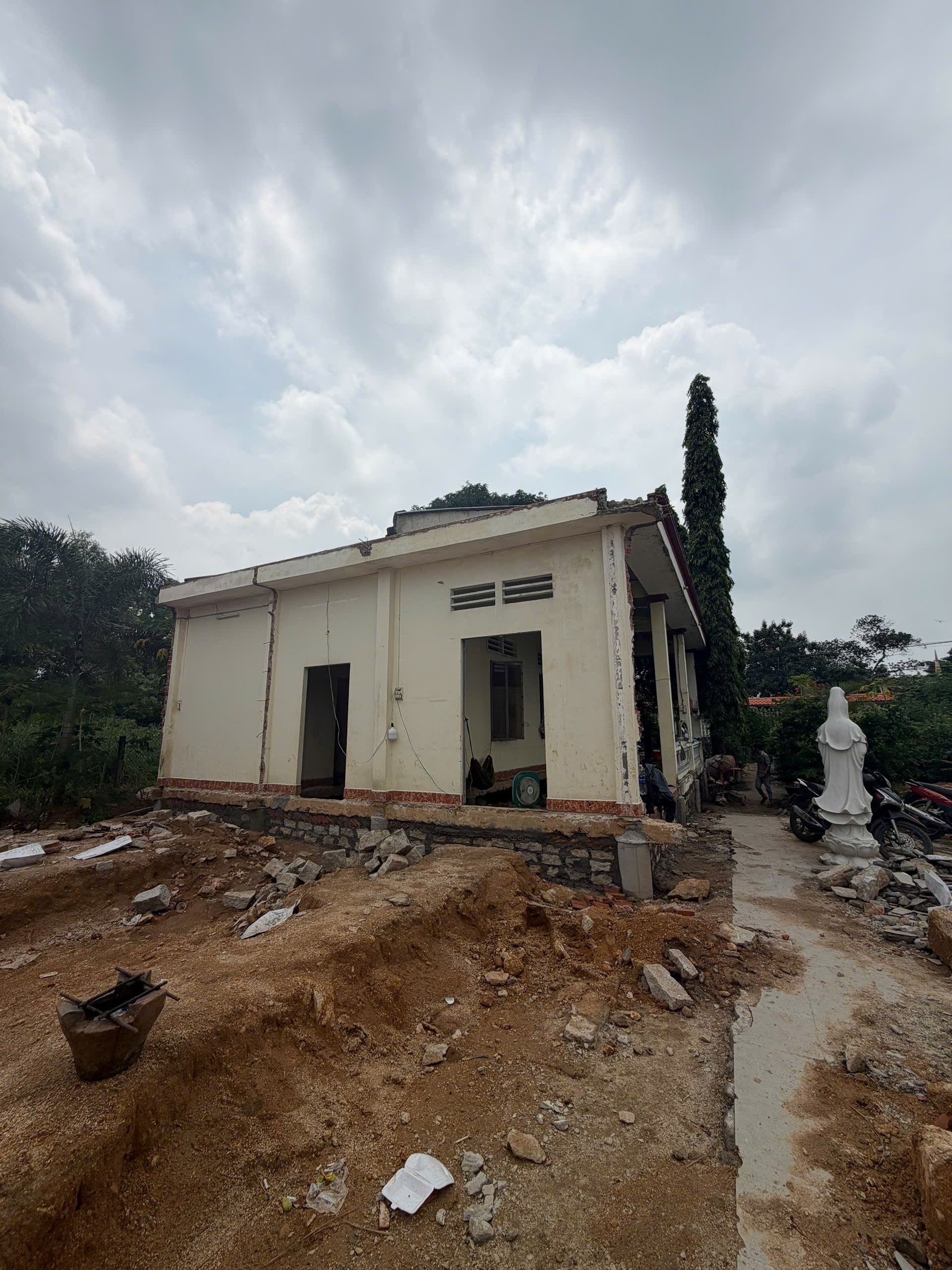 Di chuyển căn nhà cấp 4 lùi sau 8m ở Bạc Liêu